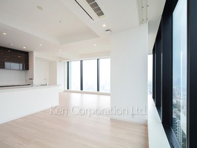 Living-Dining ※Photo of the same layout on 37 floor. Decoration and fixture may differ.