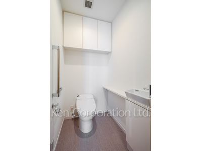 Lavatory ※Photo of the same layout on 37 floor. Decoration and fixture may differ.