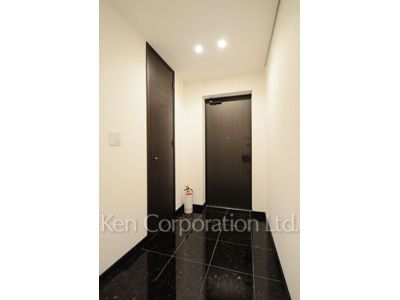 Entrance ※Photo of the same layout on 37 floor. Decoration and fixture may differ.