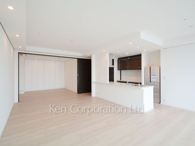 Living-Dining ※Photo of the same layout on 37 floor. Decoration and fixture may differ.