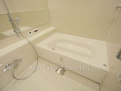 Bath ※Photo of the same layout on 37 floor. Decoration and fixture may differ.