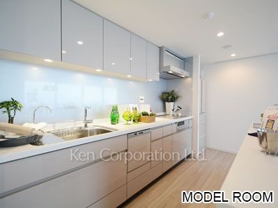Kitchen ※Photo of the same layout on 36 floor. Decoration and fixture may differ.