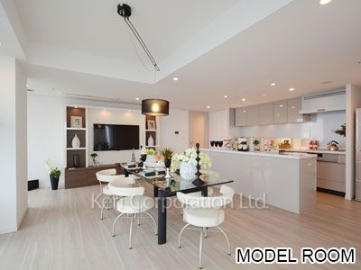 Living-Dining ※Photo of the same layout on 36 floor. Decoration and fixture may differ.