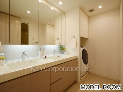 Powder Room ※Photo of the same layout on 36 floor. Decoration and fixture may differ.