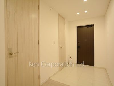 Entrance ※Photo of the same layout on 37 floor. Decoration and fixture may differ.