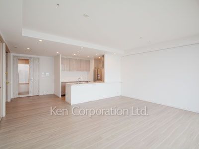 Living-Dining ※Photo of the same layout on 37 floor. Decoration and fixture may differ.