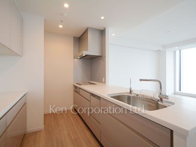 Kitchen ※Photo of the same layout on 37 floor. Decoration and fixture may differ.
