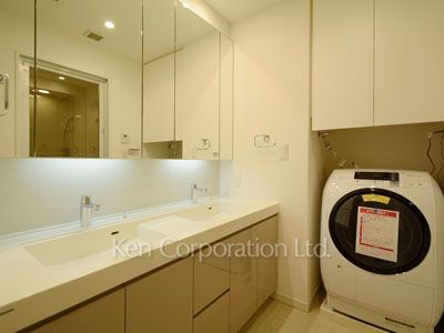 Powder Room ※Photo of the same layout on 37 floor. Decoration and fixture may differ.