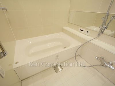 Bath ※Photo of the same layout on 37 floor. Decoration and fixture may differ.