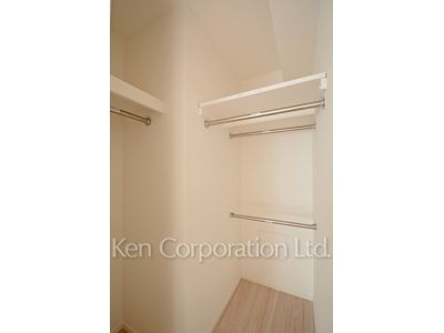 Walk-In Closet ※Photo of the same layout on 6 floor. Decoration and fixture may differ.
