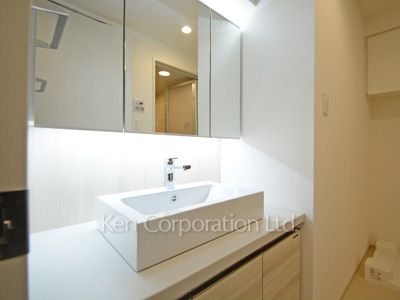 Powder Room ※Photo of the same layout on 6 floor. Decoration and fixture may differ.