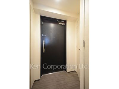 Entrance ※Photo of the same layout on 14 floor. Decoration and fixture may differ.