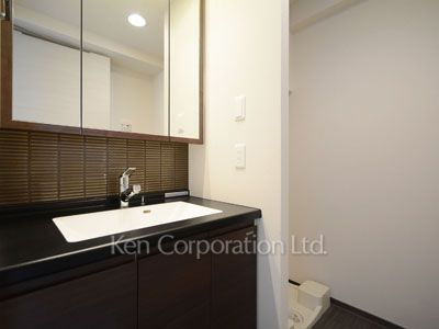 Powder Room ※Photo of the same layout on 14 floor. Decoration and fixture may differ.