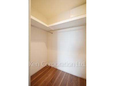 Walk-In Closet ※Photo of the same layout on 14 floor. Decoration and fixture may differ.