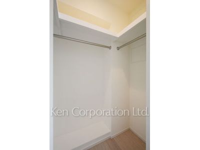 Walk-In Closet ※Photo of the same layout on 13 floor. Decoration and fixture may differ.