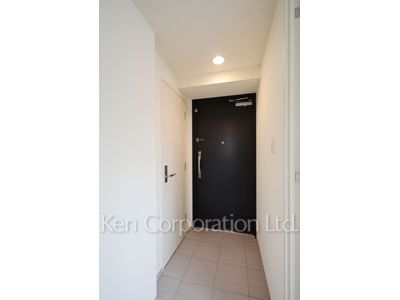 Entrance ※Photo of the same layout on 13 floor. Decoration and fixture may differ.
