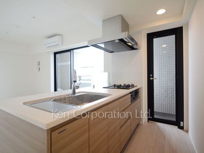 Kitchen ※Photo of the same layout on 13 floor. Decoration and fixture may differ.