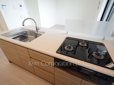 Kitchen ※Photo of the same layout on 13 floor. Decoration and fixture may differ.