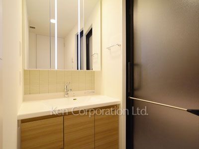 Powder Room ※Photo of the same layout on 13 floor. Decoration and fixture may differ.