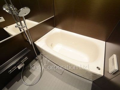 Bath ※Photo of the same layout on 13 floor. Decoration and fixture may differ.