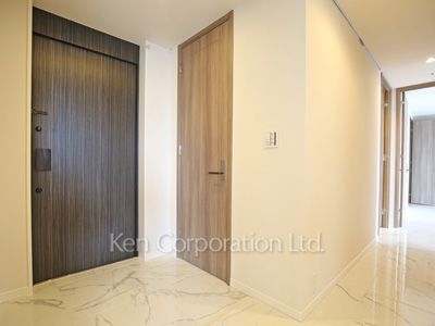 Entrance ※Photo of the same layout on 22 floor. Decoration and fixture may differ.