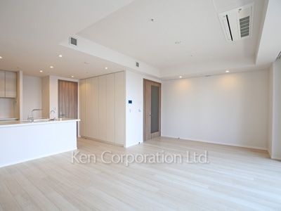 Living-Dining ※Photo of the same layout on 22 floor. Decoration and fixture may differ.