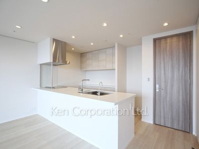 Kitchen ※Photo of the same layout on 22 floor. Decoration and fixture may differ.