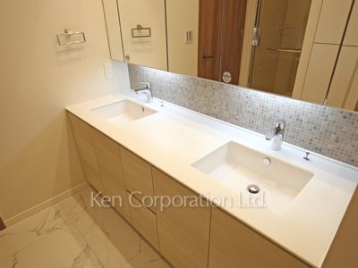 Powder Room ※Photo of the same layout on 22 floor. Decoration and fixture may differ.