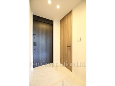 Entrance ※Photo of the same layout on 20 floor. Decoration and fixture may differ.