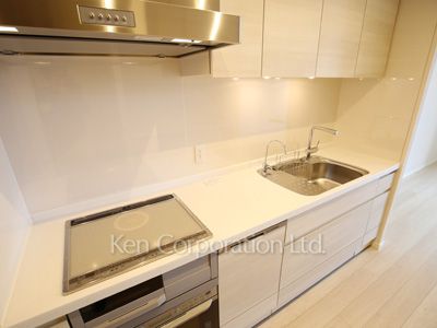 Kitchen ※Photo of the same layout on 20 floor. Decoration and fixture may differ.