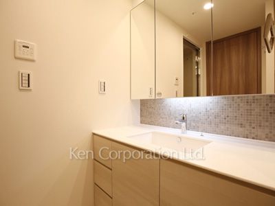 Powder Room ※Photo of the same layout on 20 floor. Decoration and fixture may differ.
