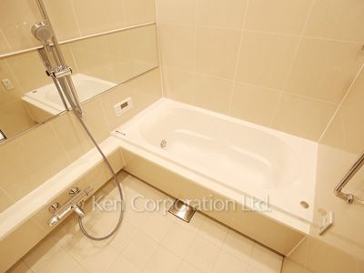 Bath ※Photo of the same layout on 20 floor. Decoration and fixture may differ.