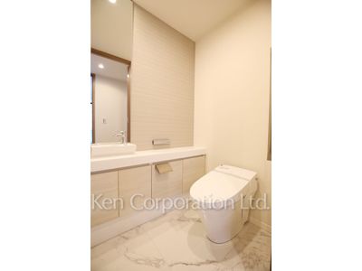 Lavatory ※Photo of the same layout on 20 floor. Decoration and fixture may differ.