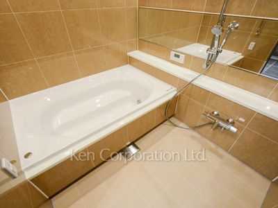Bath ※Photo of the same layout on 18 floor. Decoration and fixture may differ.