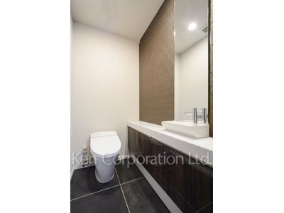 Lavatory ※Photo of the same layout on 18 floor. Decoration and fixture may differ.
