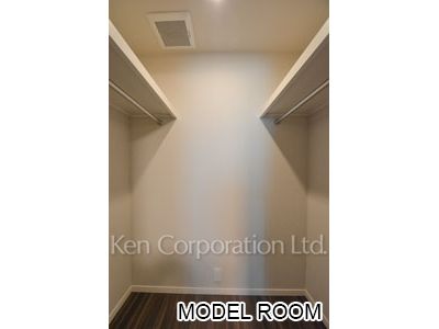 Walk-In Closet ※Photo of the same layout on 18 floor. Decoration and fixture may differ.