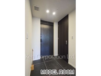 Entrance ※Photo of the same layout on 18 floor. Decoration and fixture may differ.