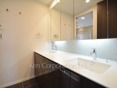 Powder Room ※Photo of the same layout on 15 floor. Decoration and fixture may differ.