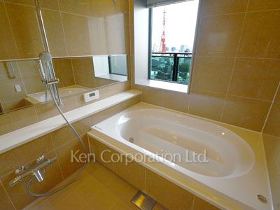 Bath ※Photo of the same layout on 15 floor. Decoration and fixture may differ.