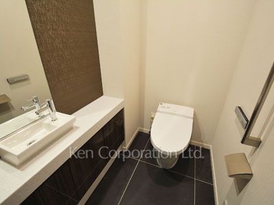 Lavatory ※Photo of the same layout on 15 floor. Decoration and fixture may differ.