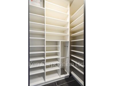 Shoes-In Closet ※Photo of the same layout on 18 floor. Decoration and fixture may differ.