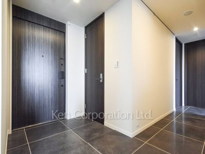 Entrance ※Photo of the same layout on 18 floor. Decoration and fixture may differ.