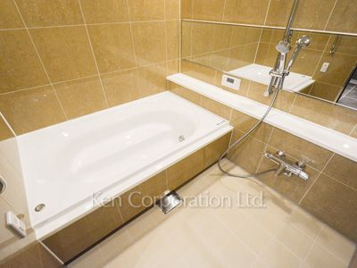 Bath ※Photo of the same layout on 18 floor. Decoration and fixture may differ.