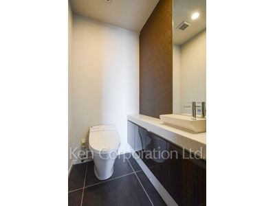 Lavatory ※Photo of the same layout on 18 floor. Decoration and fixture may differ.