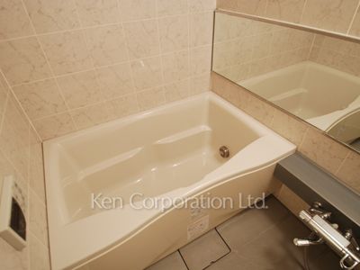 Bath ※Photo of the same layout on 7 floor. Decoration and fixture may differ.