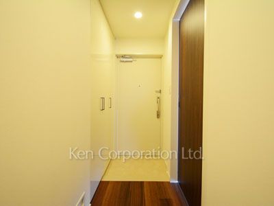Entrance ※Photo of the same layout on 12 floor. Decoration and fixture may differ.