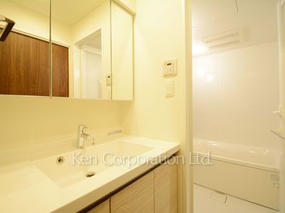 Powder Room ※Photo of the same layout on 12 floor. Decoration and fixture may differ.