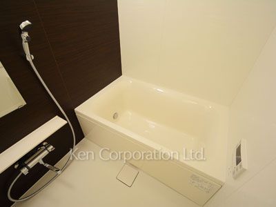 Bath ※Photo of the same layout on 12 floor. Decoration and fixture may differ.