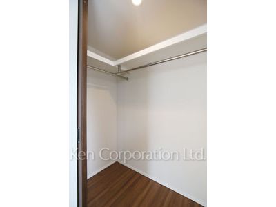 Walk-In Closet ※Photo of the same layout on 6 floor. Decoration and fixture may differ.