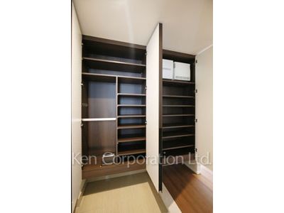 Shoes Closet ※Photo of the same layout on 6 floor. Decoration and fixture may differ.